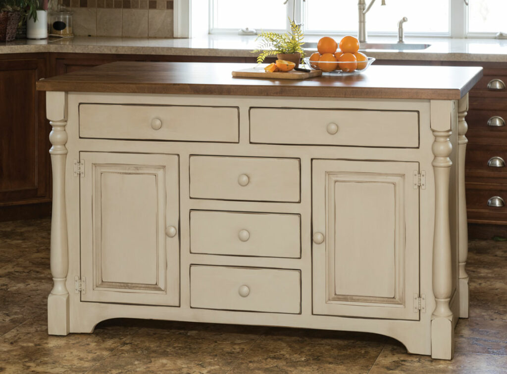 Colonial 5-Drawer Island with Turned Legs