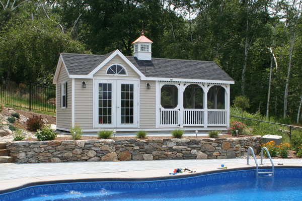 Pool house with attached screen room