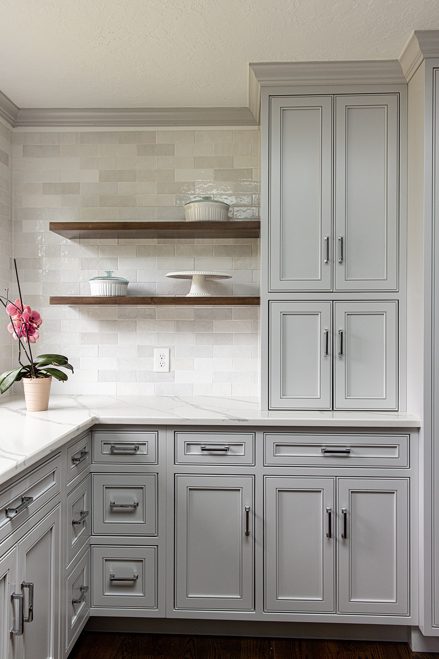 Doors vs. Drawers: Which is Best for Kitchen Cabinets?